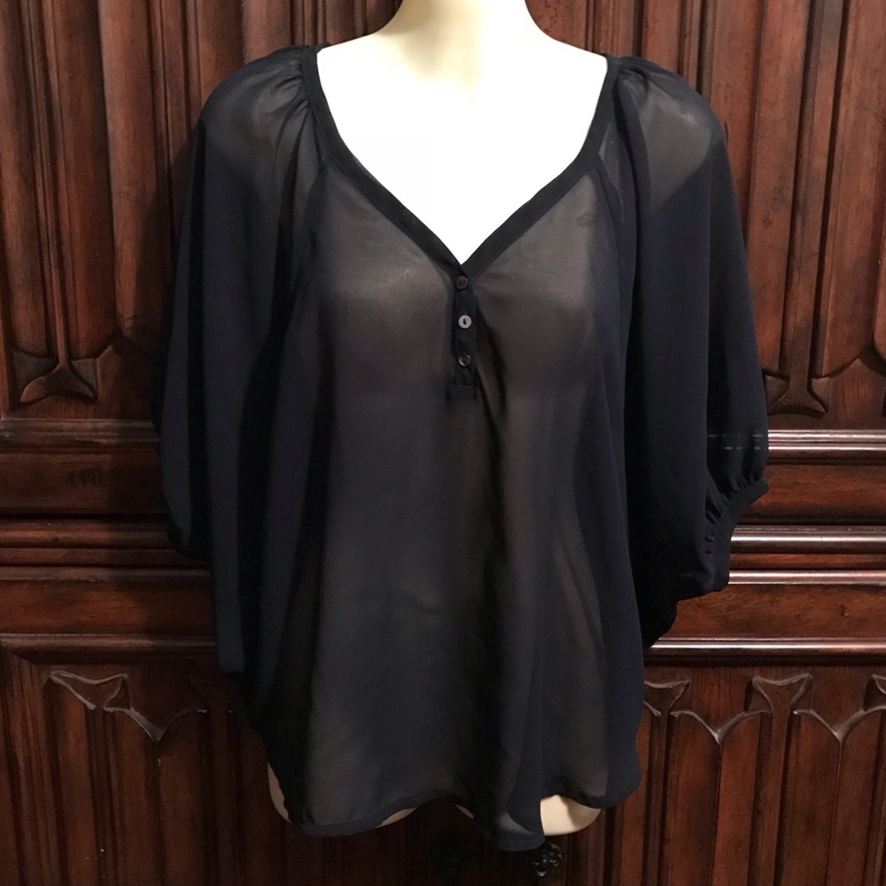 🌺 NWT LOVE CULTURE BATWING TOP